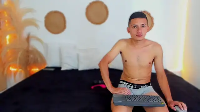 TifannyRossiii online show from 03/21/25, 07:46