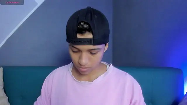 Snapshot of Dominick_jones chatting on 03/09/25, 04:33 Dominick jones online show from 03/09/25, 04:33