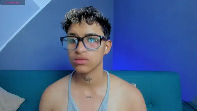 Snapshot of Dominick_jones chatting on 03/18/25, 12:30 Dominick jones online show from 03/18/25, 12:30