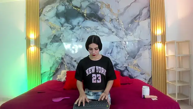 Mariana 16  online show from 02/04/26, 07:42