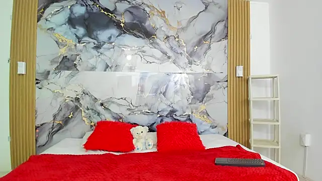 Mariana 16  online show from 11/27/25, 07:58