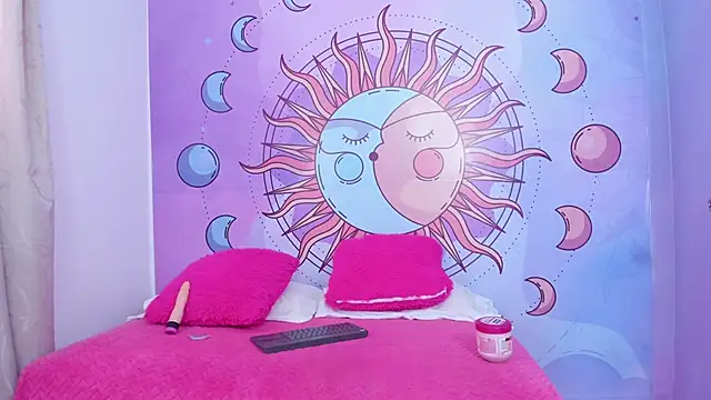 Mariana 16  online show from 10/18/25, 02:41