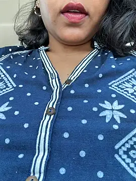 priyadevi17 online show from 05/31/26, 06:41