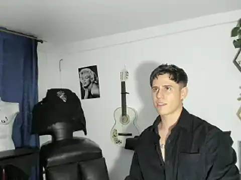 Snapshot of Antonello_Vannucci chatting on 03/16/25, 11:37 Antonello Vannucci online show from 03/16/25, 11:37