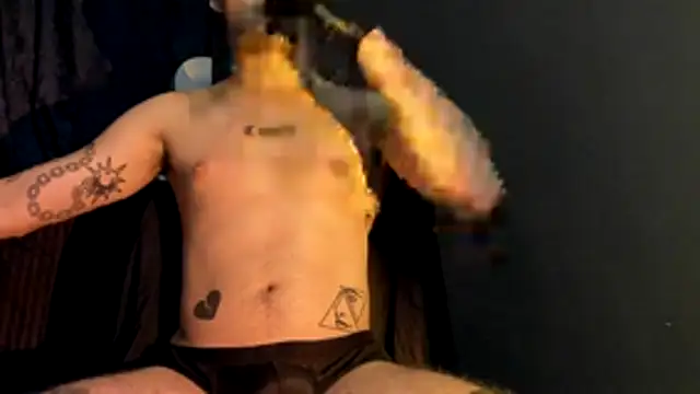 Snapshot of Antonello_Vannucci chatting on 10/31/25, 02:30 Antonello Vannucci online show from 10/31/25, 02:30