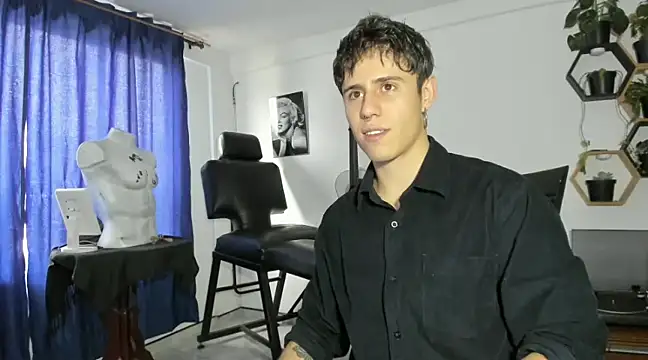 Snapshot of Antonello_Vannucci chatting on 03/05/25, 10:21 Antonello Vannucci online show from 03/05/25, 10:21