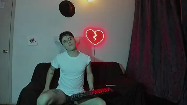 Snapshot of Antonello_Vannucci chatting on 12/24/24, 10:49 Antonello Vannucci online show from 12/24/24, 10:49