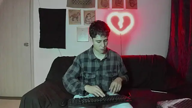 Snapshot of Antonello_Vannucci chatting on 01/03/25, 01:46 Antonello Vannucci online show from 01/03/25, 01:46