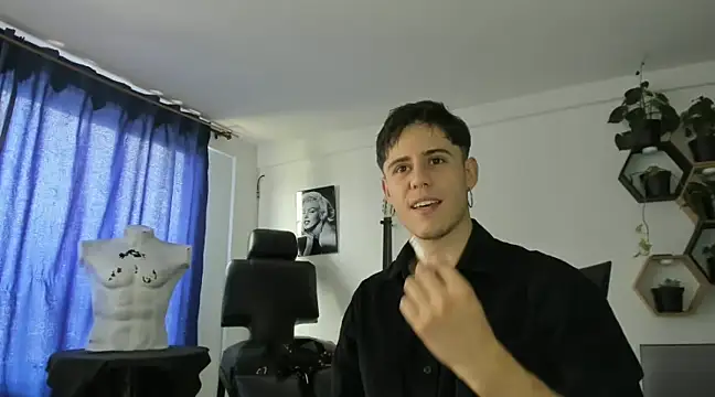 Snapshot of Antonello_Vannucci chatting on 03/12/25, 06:32 Antonello Vannucci online show from 03/12/25, 06:32