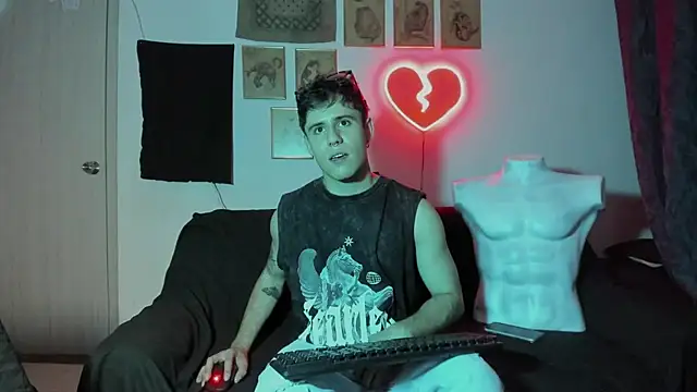 Snapshot of Antonello_Vannucci chatting on 01/01/25, 08:47 Antonello Vannucci online show from 01/01/25, 08:47