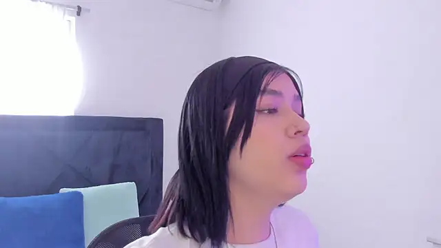 Lily Woodz online show from 12/21/25, 02:52