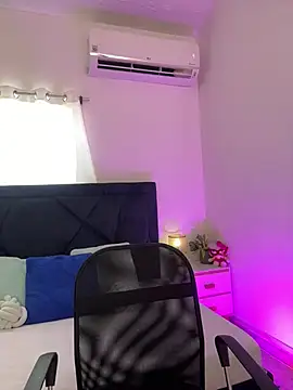 Lily Woodz online show from 04/12/26, 02:42