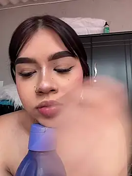 Lily Woodz online show from 04/07/26, 07:04