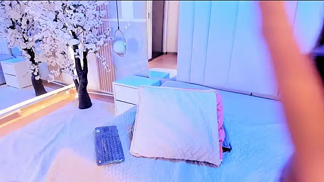 salomebenz online show from 04/11/26, 09:29