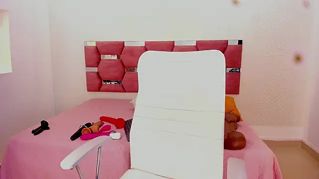 celeste smmith  online show from 11/17/25, 11:14