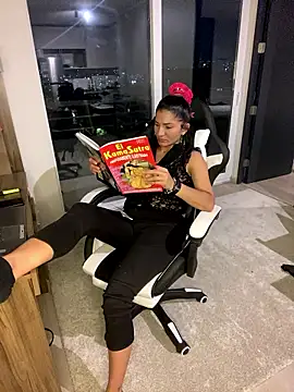 AlejandritaMilano online show from 01/09/26, 01:01