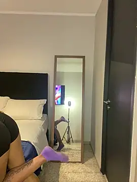 AlejandritaMilano online show from 04/17/26, 12:35