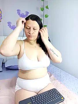 Snapshot of kattia_bk chatting on 10/14/25, 12:50 kattia bk online show from 10/14/25, 12:50