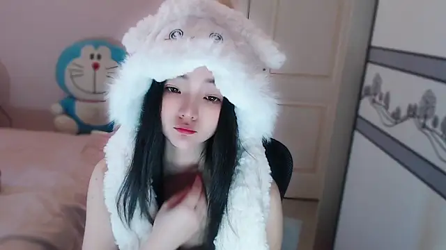 xiao-xiao-D online show from 11/18/25, 04:49