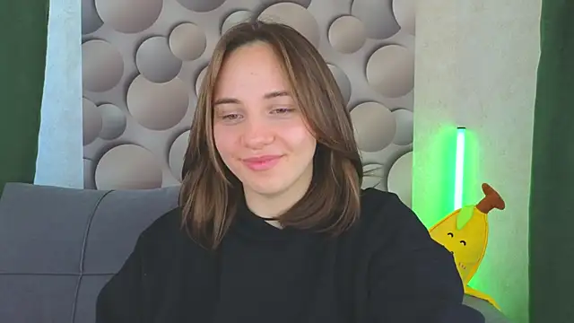 Snapshot of Cute_smile_sharon chatting on 02/24/25, 05:00 Cute smile sharon online show from 02/24/25, 05:00