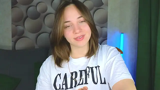 Snapshot of Cute_smile_sharon chatting on 02/18/25, 02:05 Cute smile sharon online show from 02/18/25, 02:05