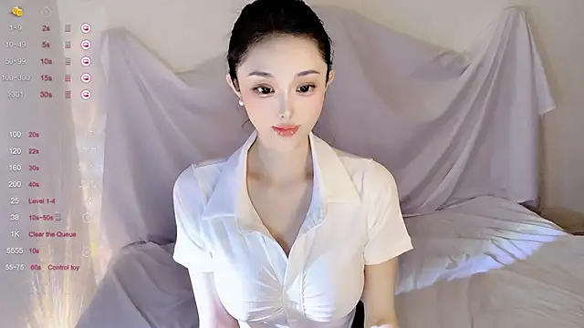 Snapshot of Irene--- chatting on 11/13/25, 12:03 Irene--- online show from 11/13/25, 12:03