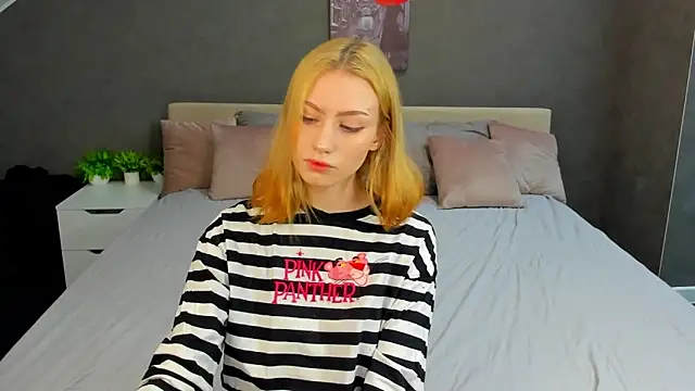 Mollly Rouge online show from 03/18/25, 12:08