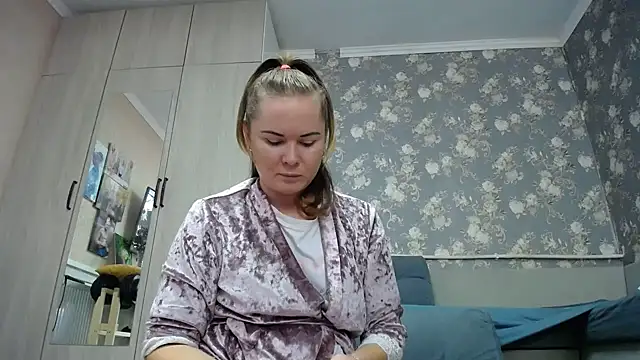 Snapshot of _Miss_Vanilla_ chatting on 09/22/25, 06:08 Miss Vanilla online show from 09/22/25, 06:08