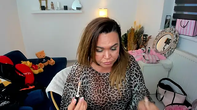Snapshot of Aileen_Stone chatting on 02/16/25, 03:38 Aileen Stone online show from 02/16/25, 03:38