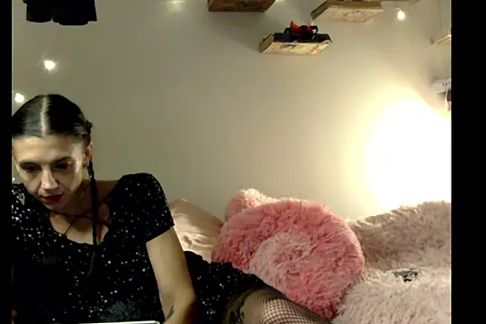 vavavixen online show from 12/23/24, 08:33