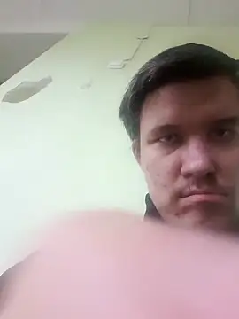 Snapshot of Nelixuss chatting on 12/18/24, 12:40 Nelixuss online show from 12/18/24, 12:40