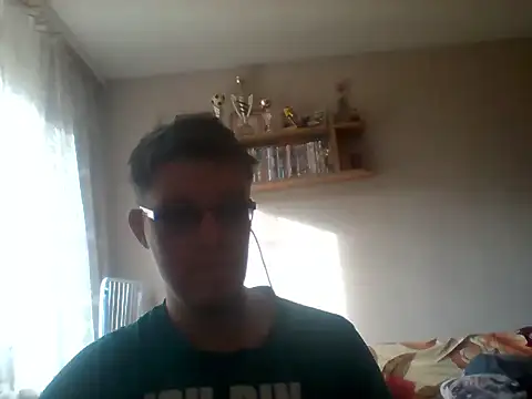 Snapshot of Nelixuss chatting on 10/29/25, 12:15 Nelixuss online show from 10/29/25, 12:15