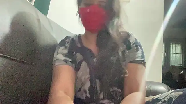 Tamil Sanjana  online show from 02/05/26, 01:12