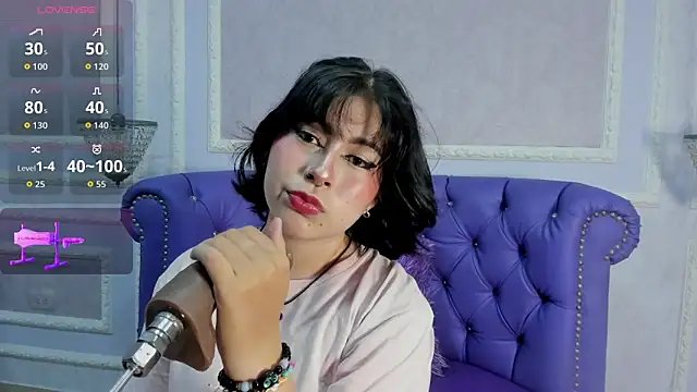 Lily Martinez online show from 11/28/25, 09:09