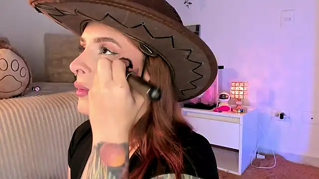 Snapshot of Alissonroses chatting on 10/28/25, 08:19 Alissonroses online show from 10/28/25, 08:19