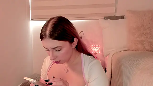 Snapshot of Alissonroses chatting on 06/18/26, 08:36 Alissonroses online show from 06/18/26, 08:36