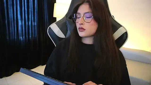 Daisha Riley online show from 04/10/26, 01:07