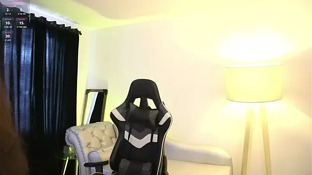 Daisha Riley online show from 10/30/25, 04:37