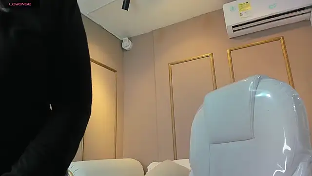 PerlaPreciosa online show from 10/26/25, 04:02