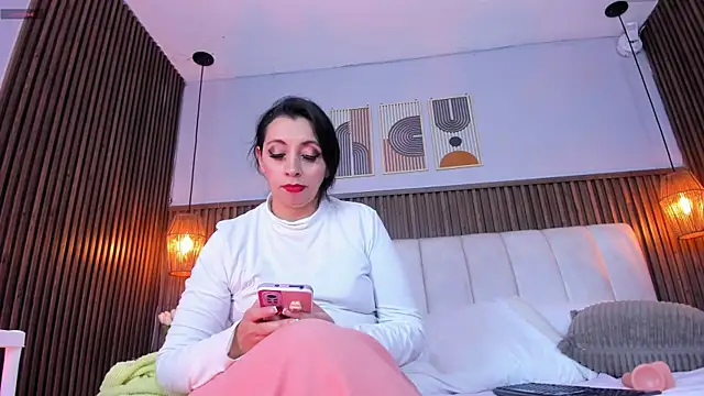 Snapshot of PerlaPreciosa chatting on 06/17/26, 04:01 PerlaPreciosa online show from 06/17/26, 04:01