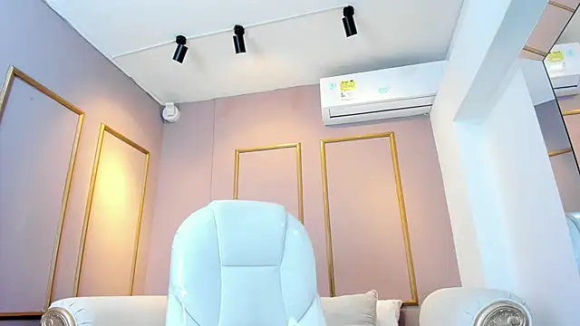 Snapshot of PerlaPreciosa chatting on 02/20/25, 10:05 PerlaPreciosa online show from 02/20/25, 10:05
