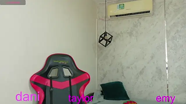dani-lue online show from 04/22/26, 02:13