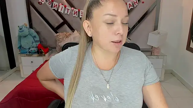 natalia5560 online show from 10/01/25, 12:53