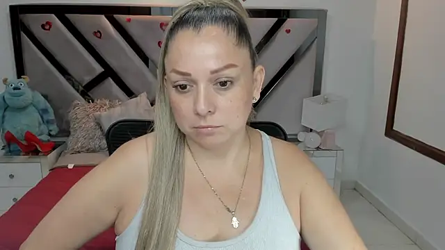 natalia5560 online show from 10/27/25, 01:12