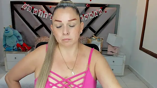 natalia5560 online show from 09/23/25, 12:01