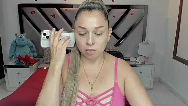 natalia5560 online show from 10/23/25, 12:37