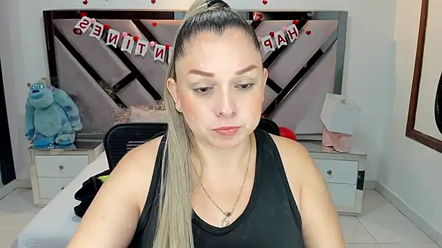 natalia5560 online show from 09/22/25, 12:44