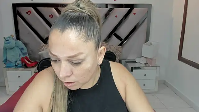 natalia5560 online show from 10/18/25, 01:57