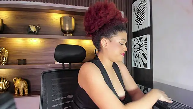 Snapshot of loladupont chatting on 05/25/26, 03:06 loladupont online show from 05/25/26, 03:06