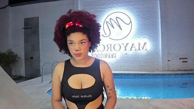 Snapshot of loladupont chatting on 10/15/25, 03:05 loladupont online show from 10/15/25, 03:05